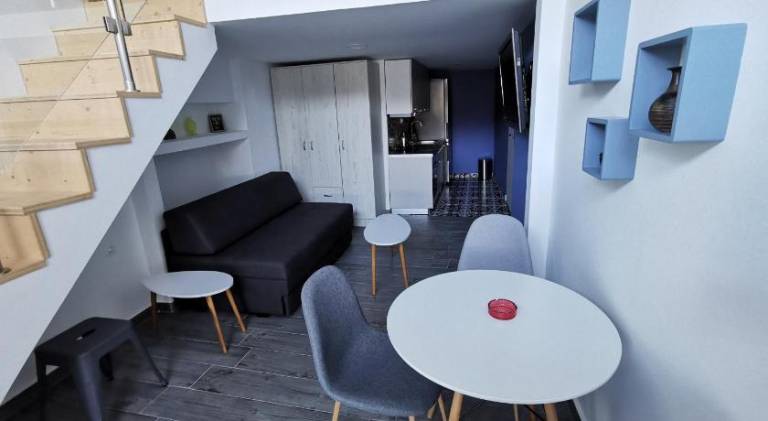 Serviced apartment with terrace & yard — photo 5