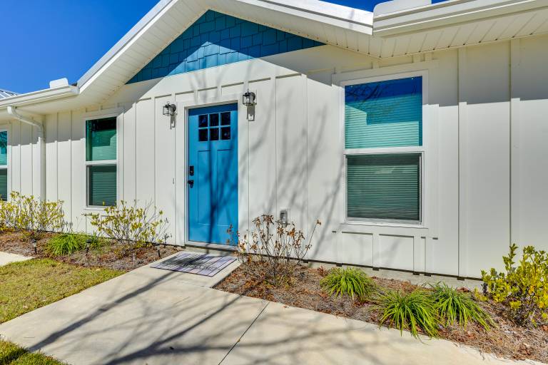 1 Mi to Beach: Dog-Friendly PCB Home w/ Backyard! — photo 5
