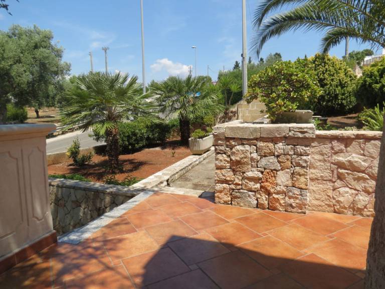 Villa with garden & patio | Beach view — photo 4