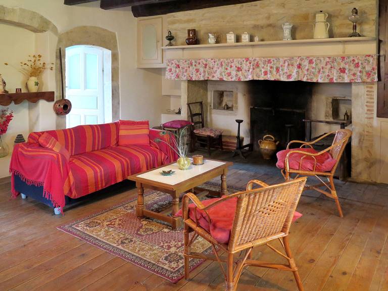 Lovely vacation home with patio, private pool & grill | Nature view | Pet-friendly — photo 5