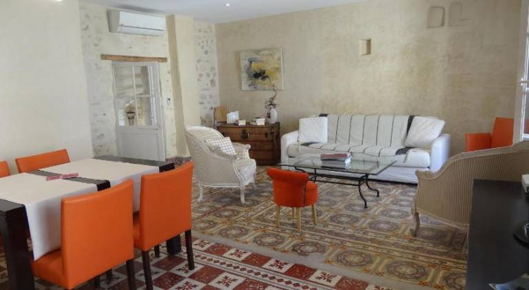 Fully equipped house with patio | Pets allowed in Arles