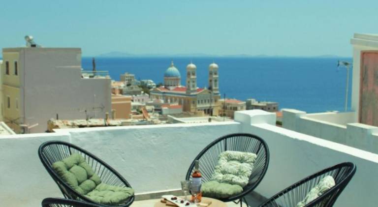 Holiday apartment with patio | Pet-friendly in Syros