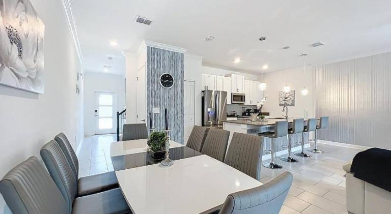 House with jacuzzi & pool — photo 4