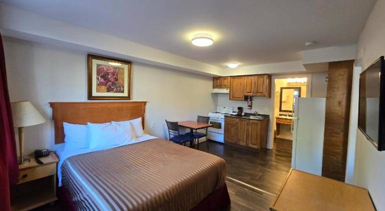Sahara Courtyard Inn & Suites Osoyoos — photo 2