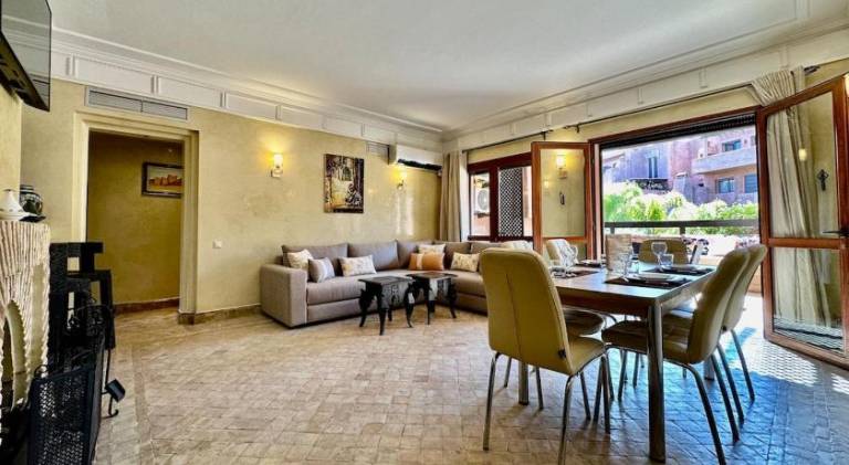 Holiday apartment with pool & patio — photo 4