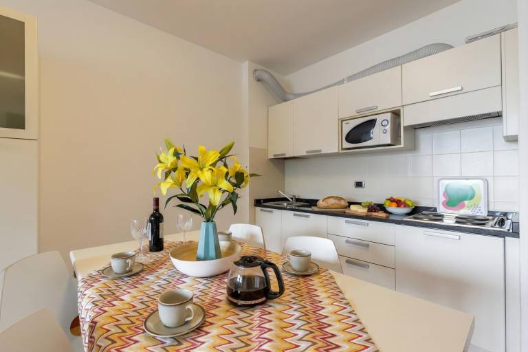 Apartment with patio | Lake view — photo 4