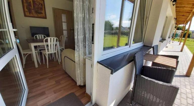 Holiday apartment with patio & garden — photo 3