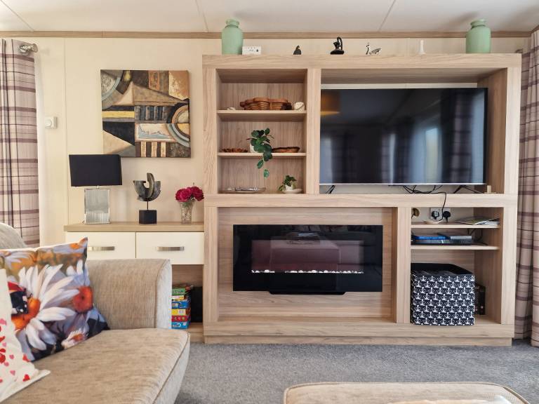 Family-friendly charming cottage with yard & pool | Pets are welcome — photo 4