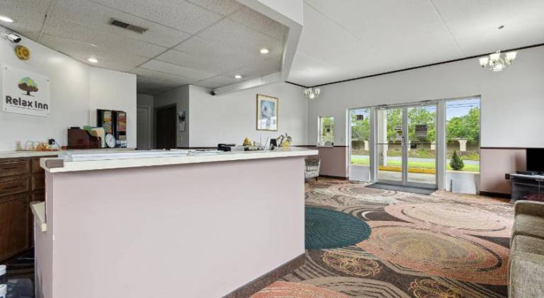 Relax inn by OYO Greeneville Near Hwy US-321 — photo 5