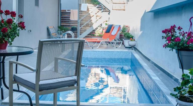 House with pool, terrace & grill | Close to the beach | Perfect for remote work | Pets are welcome — photo 4