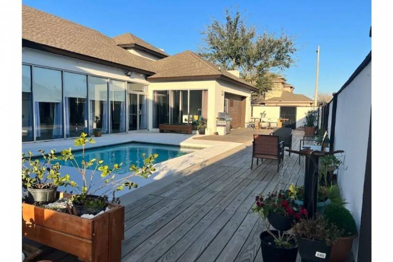 House  Pharr