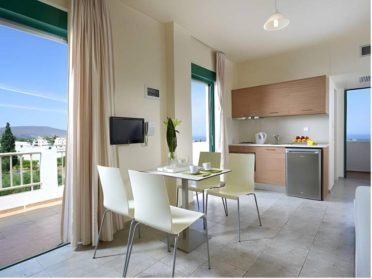 Serviced apartment with garden, grill & pool — photo 4