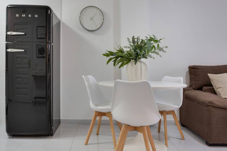 Holiday apartment with fast internet & terrace | City view — photo 5