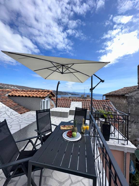 House with terrace — photo 4