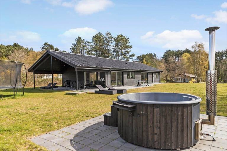 Child-friendly vacation home with barbeque, jacuzzi & sauna | Pet-friendly in Ebeltoft