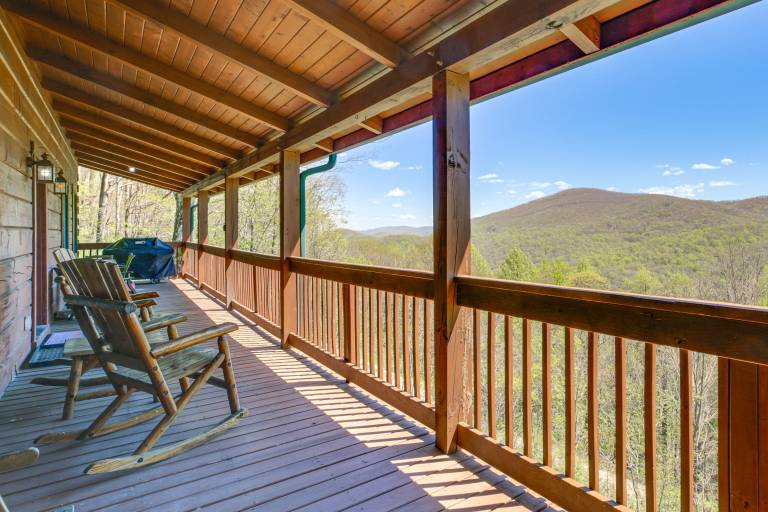 Family Cabin w/ Private Hot Tub & Views in Boone! — photo 2