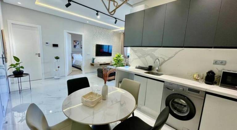 Central Large Suite with Balcony & Beach view — photo 3