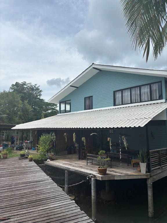 Pleasant house with pool, grill & garden | Water view | Close to the beach | Perfect for remote work | Pet-friendly in Ko Chang