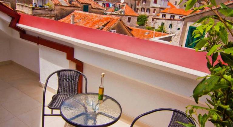 Laura Lux Suites — photo 3