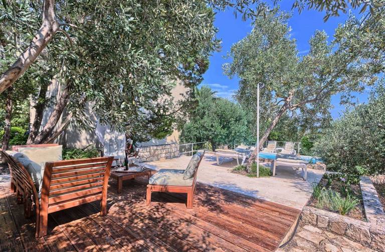 Casa Garden - six bedroom house for 12 guests, heated pool and close to beaches by MyWaycation — photo 2