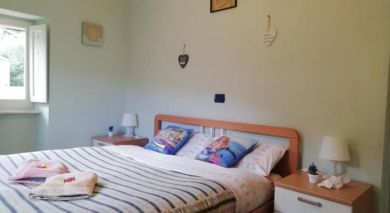 Holiday apartment with yard — photo 2