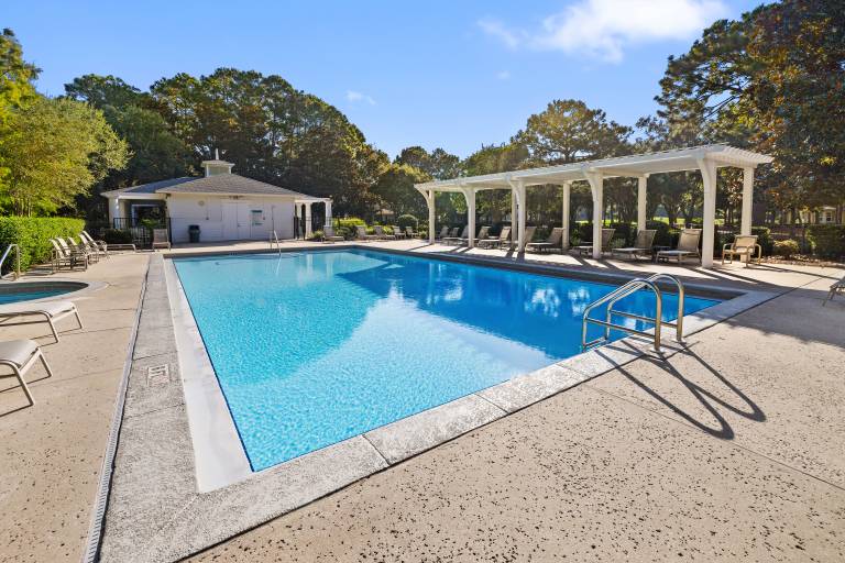 Vacation home with heated pool, BBQ & jacuzzi in Miramar Beach, FL