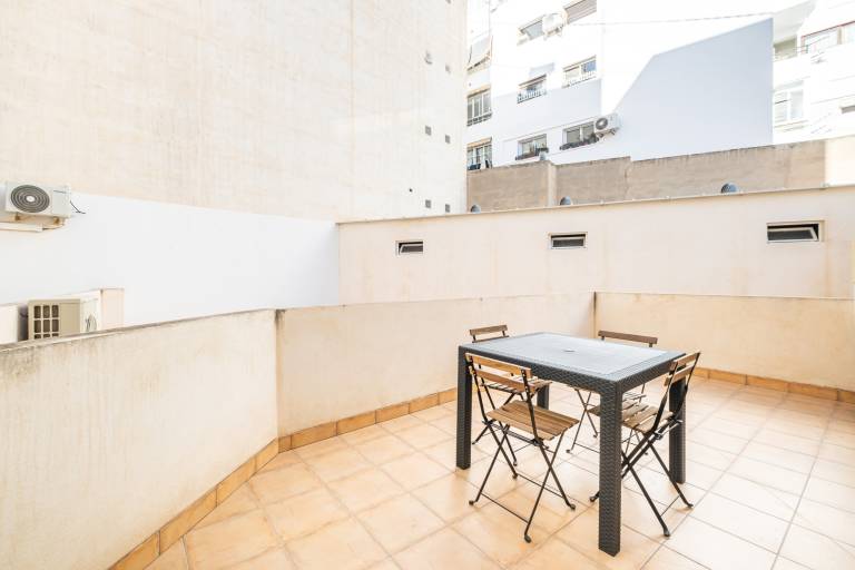 Aparthotel with patio — photo 3