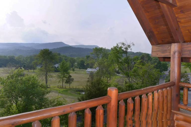 Pigeon Forge Pet Friendly Mountain Views Hot Tub Fireplace WiFi — photo 5