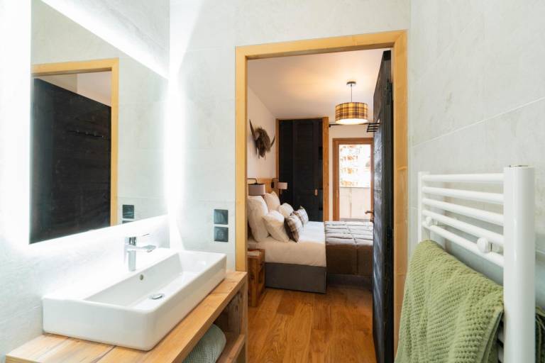 Wifi, 50m from resort center, fitness, swimming pool, sauna, hammam, terrace, parking, ski locker in Grenoble