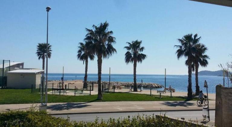 Holiday apartment with terrace & BBQ in Cassis