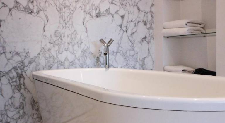 Apartment with yard, pool & sauna | Close to Puente de la Mujer — photo 4