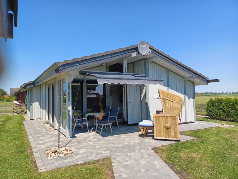Family-oriented vacation home with patio & barbecue | Dogs allowed — photo 2