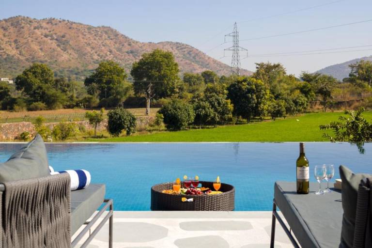 Villa with pool — photo 5