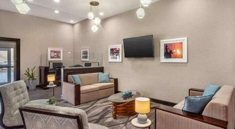 Best Western Plus Lake Jackson Inn & Suites — photo 4