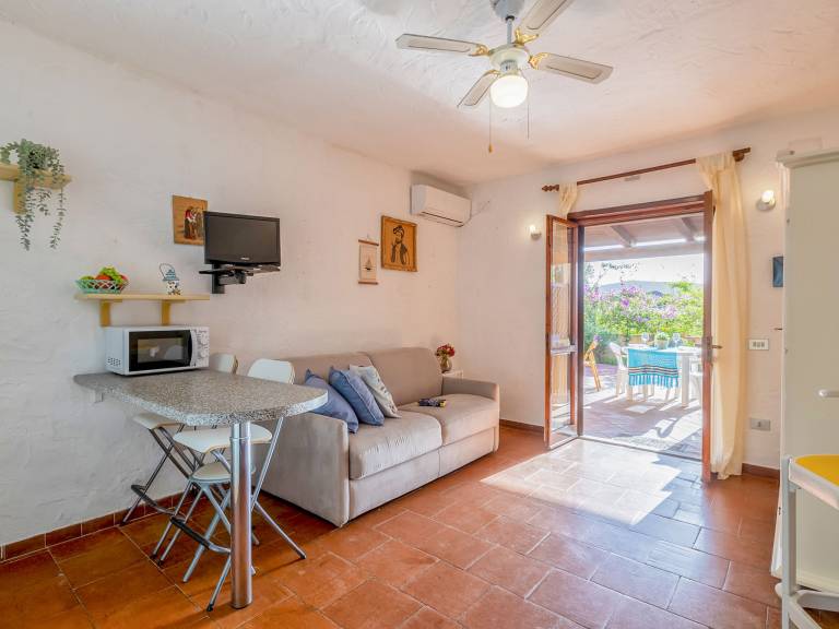 Apartment with garden & terrace — photo 3