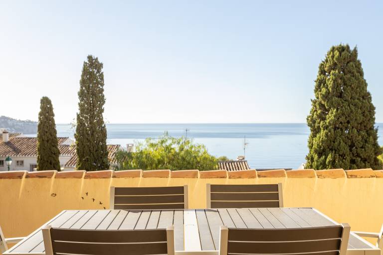 Fully equipped pleasant apartment with pool, yard & patio | Sea view | Close to the beach | Pets are welcome — photo 2