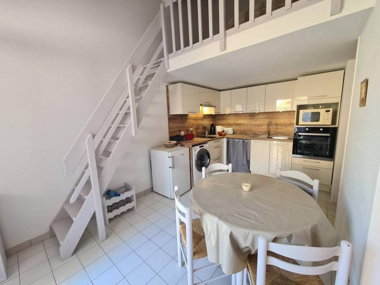 Cozy Studio Loft with Pool, Terrace & Parking - Sleeps 4 - Near Beach & Village in Argelès-sur-Mer — photo 3