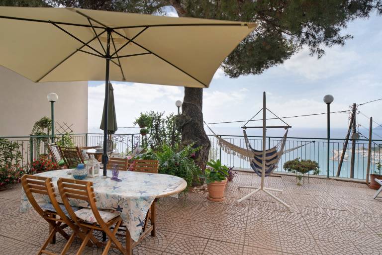 Holiday Apartment 'Oasi' with Sea View, Terrace & Wi-Fi — photo 4
