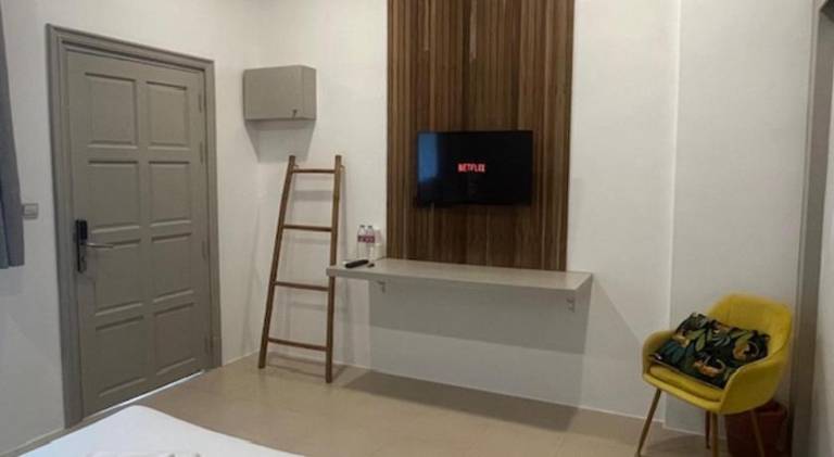 Jungle pad accomodation — photo 2