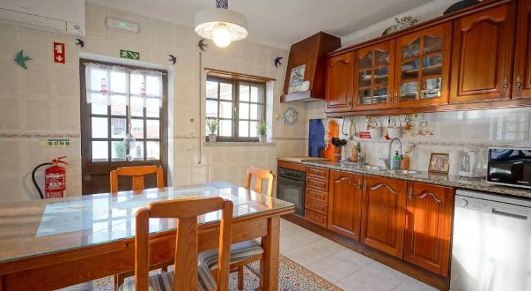 BBA1 Appartement climatise centre-ville Ferrel in Leiria