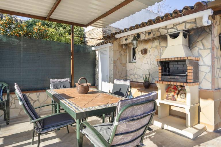 House with patio, garden & private pool | City view | Good for workation — photo 3