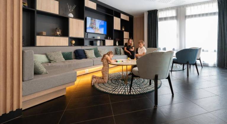 Serviced apartment with terrace & pool — photo 2