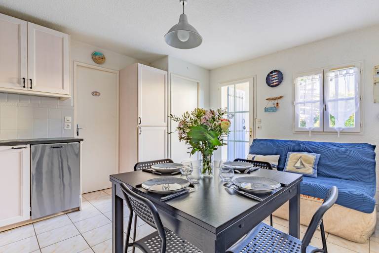 Pleasant vacation home with yard, terrace & barbeque | Pet-friendly in Rochefort