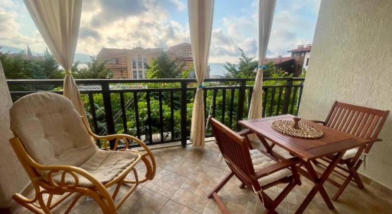 Apartment with jacuzzi & pool in Sozopol