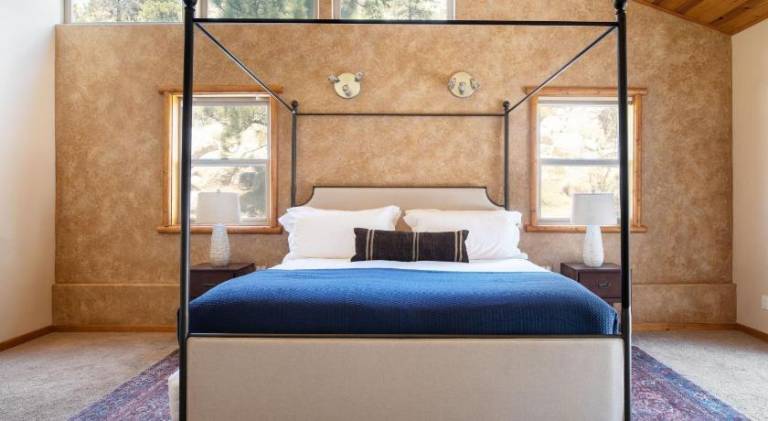 Bernard by AvantStay Luxurious Cabin in Big Bear w Hot Tub Pool Table — photo 2