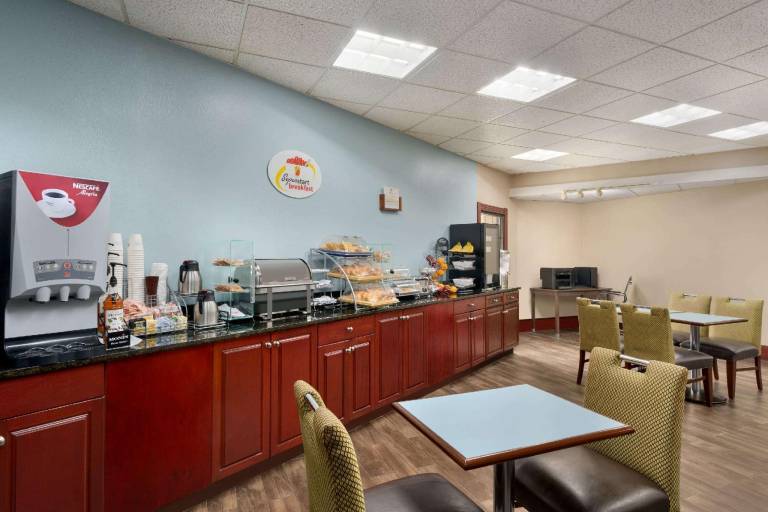 Super 8 By Wyndham West Greenwich/Providence — photo 4