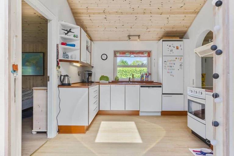 House with barbeque, patio & yard | Close to the beach | Pets allowed — photo 4