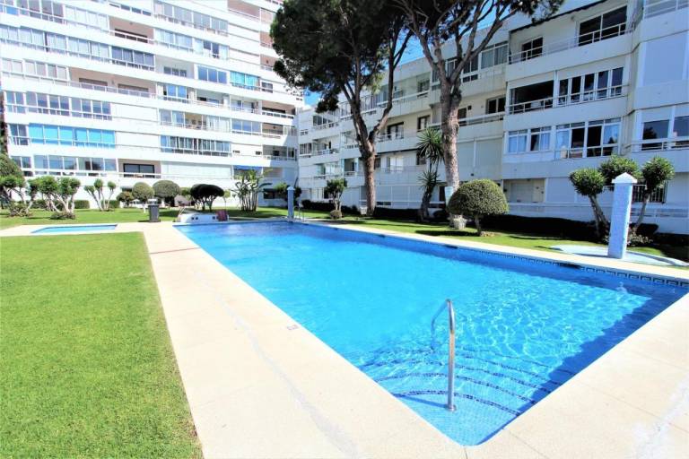 Rental apartment with yard, private pool & patio in Torremolinos