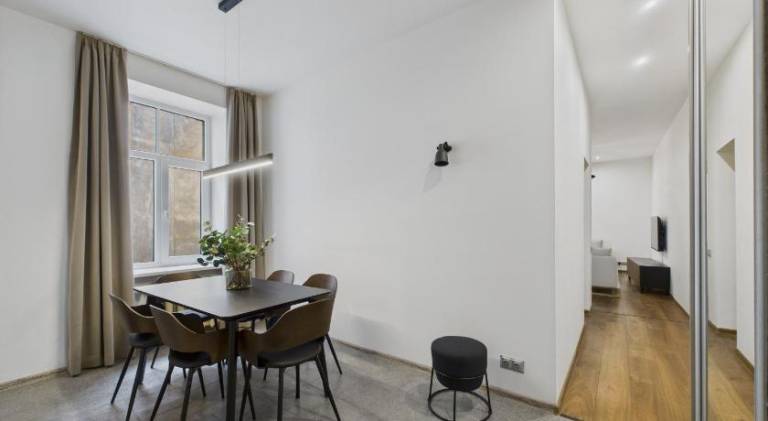 2BR Old Town Apartment near St Peter's Church — photo 4