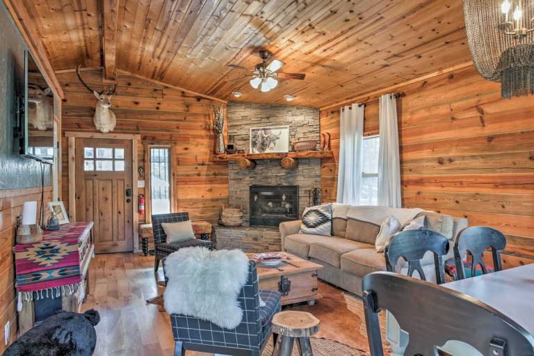 Ruidoso Log Cabin Retreat - Peaceful & Convenient — photo 4